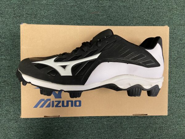 Black Mizuno 9.5 M Cleats