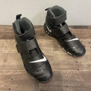 Nike Force Savage Football Cleats Size 6Y