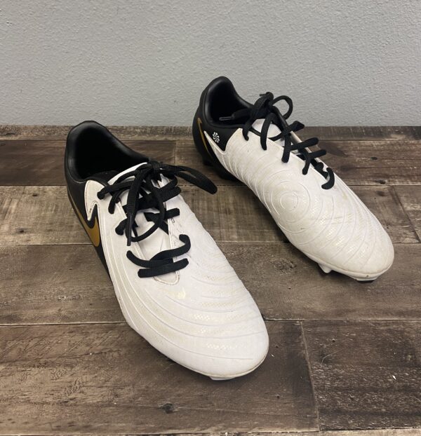 Nike Soccer Cleats size 7 (Copy)