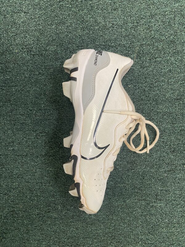 White Nike Diamond 6 1/2 kids