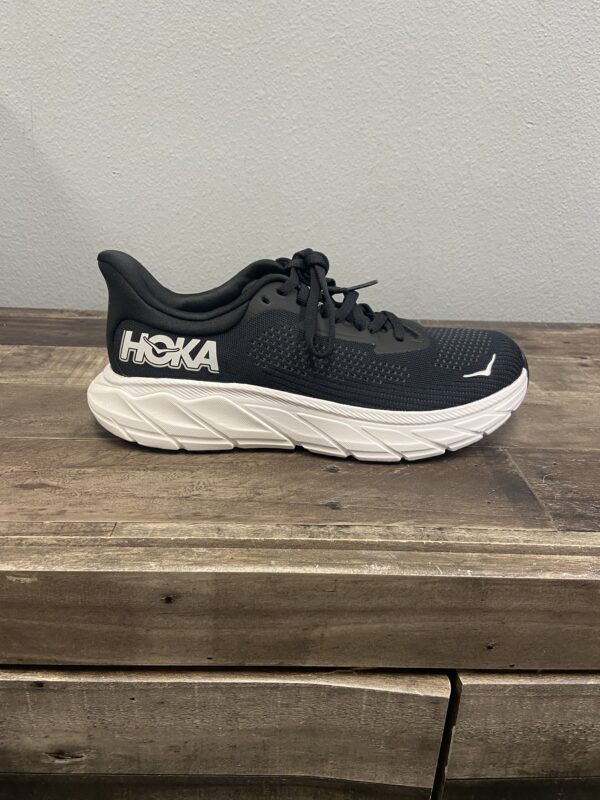 Hoka ARAHI 7.5M