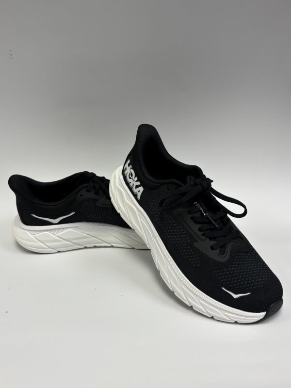 Hoka ARAHI 7.5M